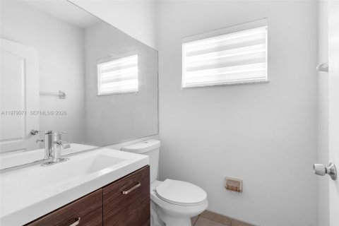 Townhouse in Miramar, Florida 2 bedrooms, 121.98 sq.m. № 2043073 - photo 9