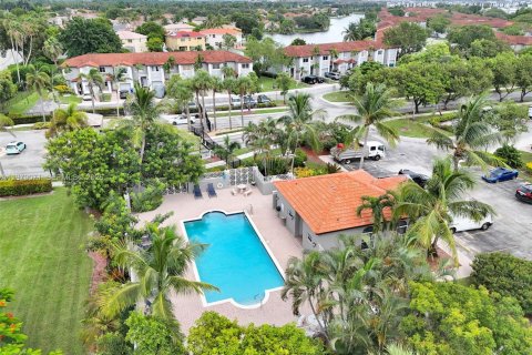 Townhouse in Miramar, Florida 2 bedrooms, 121.98 sq.m. № 2043073 - photo 29