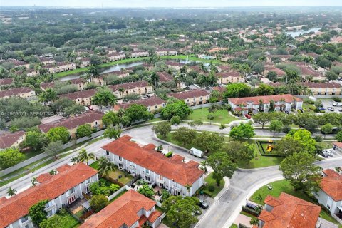 Townhouse in Miramar, Florida 2 bedrooms, 121.98 sq.m. № 2043073 - photo 28