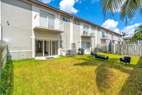 Townhouse in Miramar, Florida 2 bedrooms, 121.98 sq.m. № 2043073 - photo 21