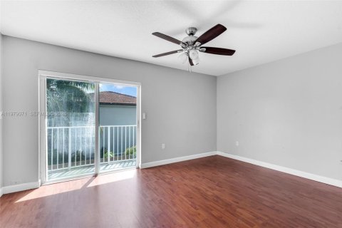 Townhouse in Miramar, Florida 2 bedrooms, 121.98 sq.m. № 2043073 - photo 14