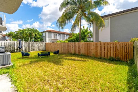 Townhouse in Miramar, Florida 2 bedrooms, 121.98 sq.m. № 2043073 - photo 22