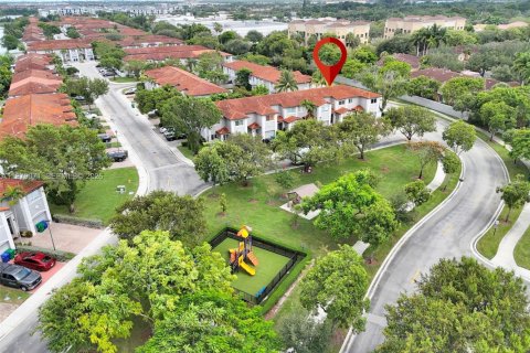 Townhouse in Miramar, Florida 2 bedrooms, 121.98 sq.m. № 2043073 - photo 24