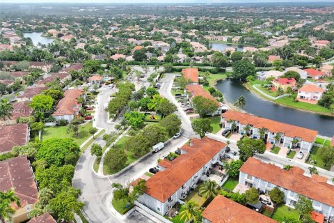 Townhouse in Miramar, Florida 2 bedrooms, 121.98 sq.m. № 2043073 - photo 27