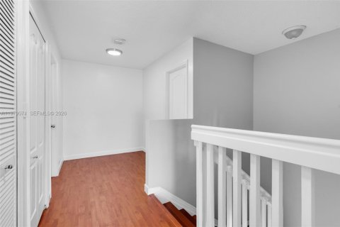 Townhouse in Miramar, Florida 2 bedrooms, 121.98 sq.m. № 2043073 - photo 10