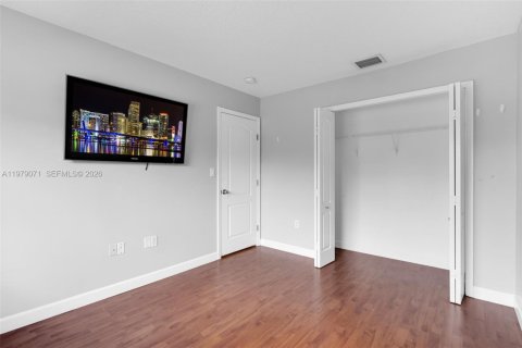 Townhouse in Miramar, Florida 2 bedrooms, 121.98 sq.m. № 2043073 - photo 12