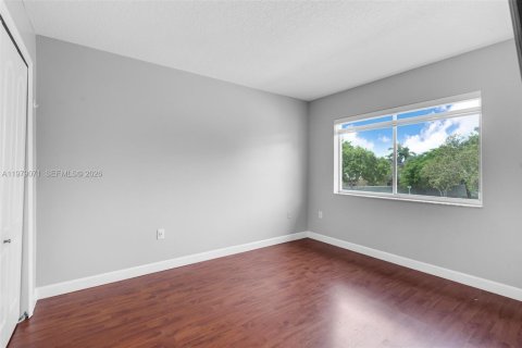 Townhouse in Miramar, Florida 2 bedrooms, 121.98 sq.m. № 2043073 - photo 11