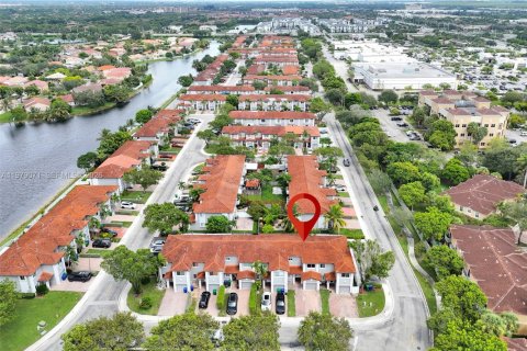 Townhouse in Miramar, Florida 2 bedrooms, 121.98 sq.m. № 2043073 - photo 25