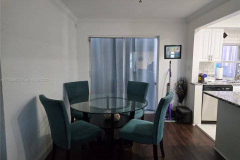 House in Sunrise, Florida 2 bedrooms, 99.13 sq.m. № 2013531 - photo 2