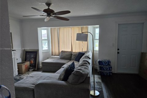 House in Sunrise, Florida 2 bedrooms, 99.13 sq.m. № 2013531 - photo 3