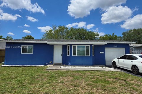 House in Sunrise, Florida 2 bedrooms, 99.13 sq.m. № 2013531