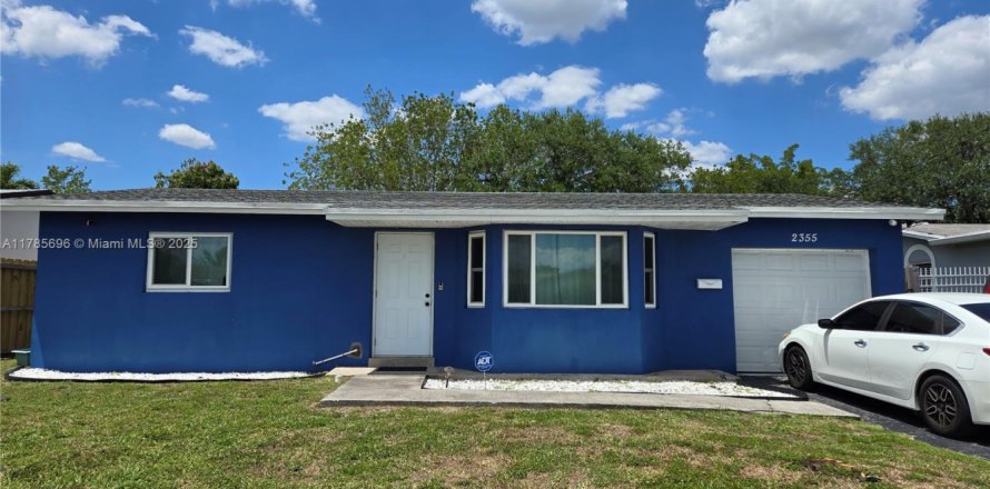 House in Sunrise, Florida 2 bedrooms, 99.13 sq.m. № 2013531