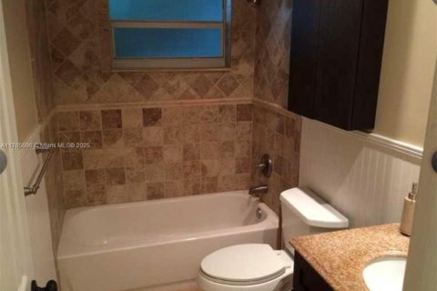 House in Sunrise, Florida 2 bedrooms, 99.13 sq.m. № 2013531 - photo 9