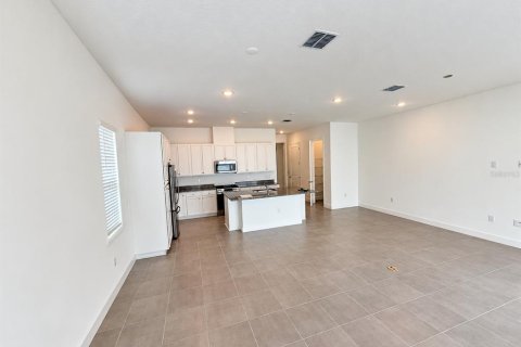 Villa ou maison à louer à Winter Garden, Floride: 4 chambres, 241.55 m2 № 2432653 - photo 2