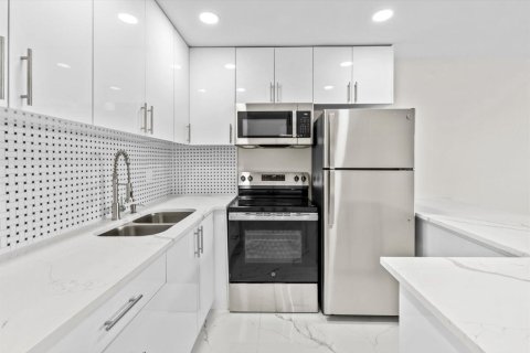 Купить кондоминиум в Уэст-Палм-Бич, Флорида 5 комнат, 49.42м2, № 2082761 - фото 8