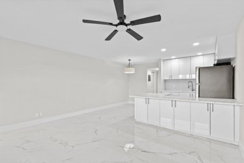 Купить кондоминиум в Уэст-Палм-Бич, Флорида 5 комнат, 49.42м2, № 2082761 - фото 3