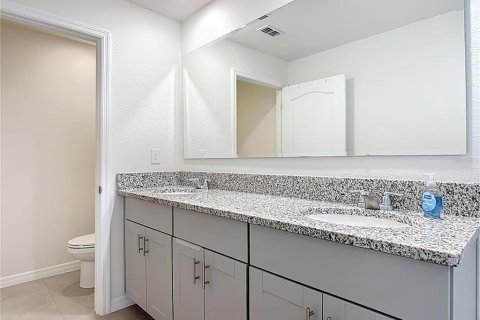 Townhouse in New Smyrna Beach, Florida 3 bedrooms, 149.94 sq.m. № 2148296 - photo 19