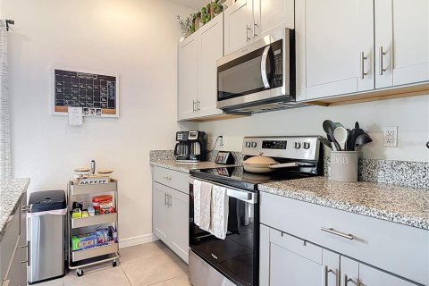 Townhouse in New Smyrna Beach, Florida 3 bedrooms, 149.94 sq.m. № 2148296 - photo 12