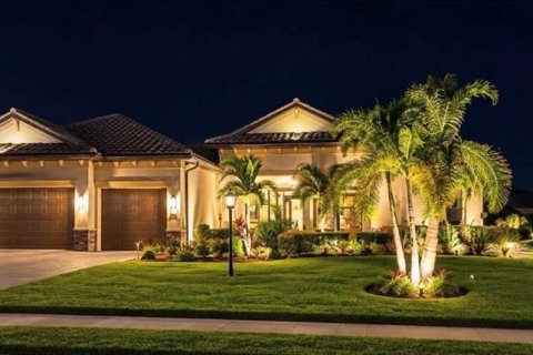 House in LORRAINE LAKES in Bradenton, Florida 4 bedrooms, 305.18 sq.m. № 2391007 - photo 20