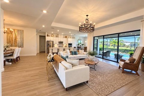 House in LORRAINE LAKES in Bradenton, Florida 4 bedrooms, 305.18 sq.m. № 2391007 - photo 16