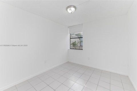 Condo in Aventura, Florida, 3 bedrooms  № 1940732 - photo 4