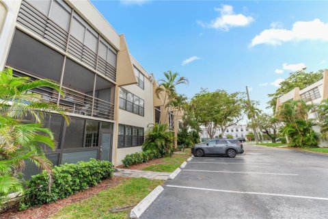 Condo in Aventura, Florida, 3 bedrooms  № 1940732 - photo 9