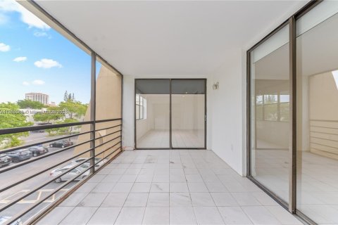 Condo in Aventura, Florida, 3 bedrooms  № 1940732 - photo 7