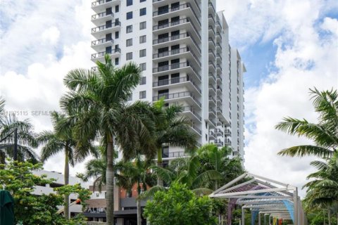 Снять в аренду квартиру в Дорал, Флорида 3 спальни, 117.99м2, № 2036291 - фото 17