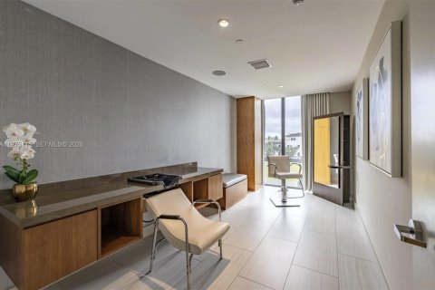 Снять в аренду квартиру в Дорал, Флорида 3 спальни, 117.99м2, № 2036291 - фото 27