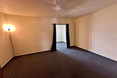 Condo in New Port Richey, Florida, 1 bedroom № 2098287 - photo 11