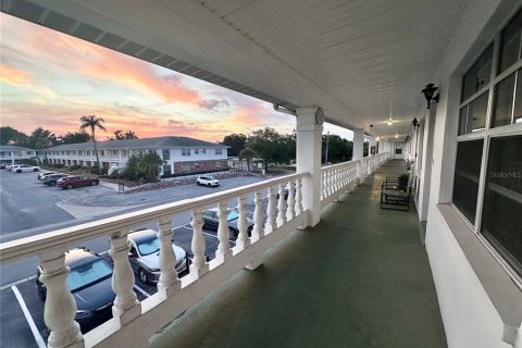Condo in New Port Richey, Florida, 1 bedroom № 2098287 - photo 28