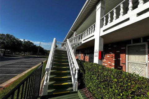 Condo in New Port Richey, Florida, 1 bedroom № 2098287 - photo 24