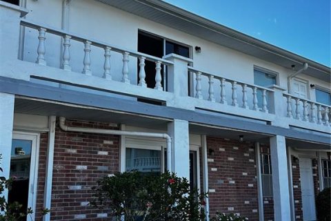 Condo in New Port Richey, Florida, 1 bedroom № 2098287 - photo 21