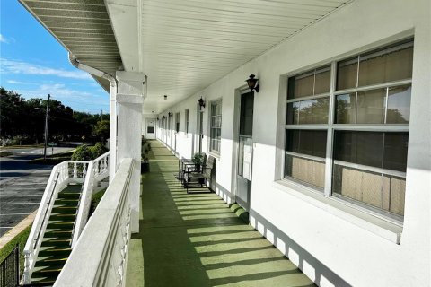 Condo in New Port Richey, Florida, 1 bedroom № 2098287