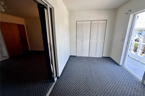 Condo in New Port Richey, Florida, 1 bedroom № 2098287 - photo 13