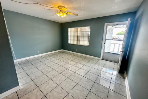 Condo in New Port Richey, Florida, 1 bedroom № 2098287 - photo 7