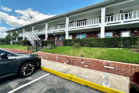 Condo in New Port Richey, Florida, 1 bedroom № 2098287 - photo 27