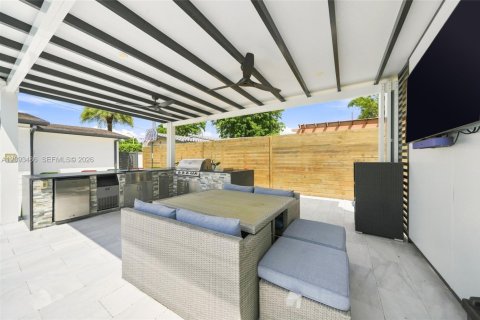 Casa en venta en Miami, Florida, 4 dormitorios, 229.56 m2 № 2382712 - foto 18