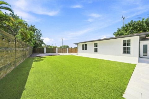 Casa en venta en Miami, Florida, 4 dormitorios, 229.56 m2 № 2382712 - foto 26