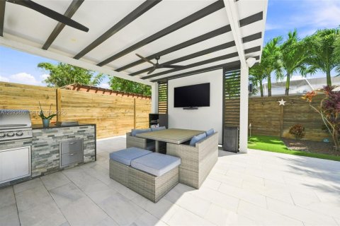 Casa en venta en Miami, Florida, 4 dormitorios, 229.56 m2 № 2382712 - foto 16