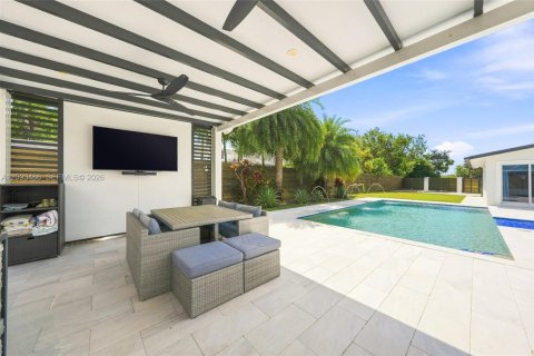 Casa en venta en Miami, Florida, 4 dormitorios, 229.56 m2 № 2382712 - foto 12