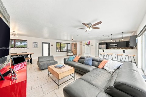 Casa en venta en Miami, Florida, 4 dormitorios, 229.56 m2 № 2382712 - foto 30