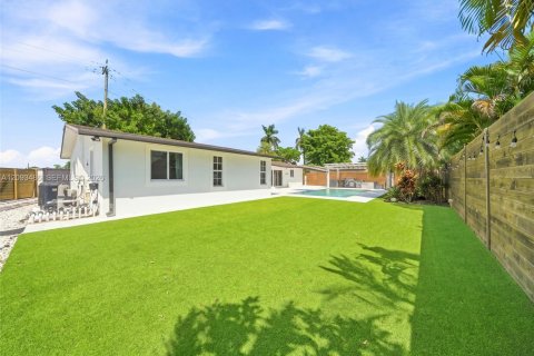 Casa en venta en Miami, Florida, 4 dormitorios, 229.56 m2 № 2382712 - foto 27