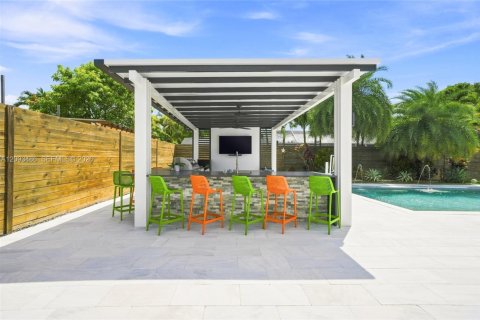 Casa en venta en Miami, Florida, 4 dormitorios, 229.56 m2 № 2382712 - foto 15