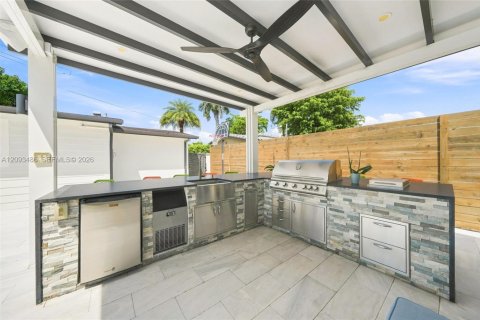 Casa en venta en Miami, Florida, 4 dormitorios, 229.56 m2 № 2382712 - foto 19