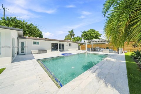 Casa en venta en Miami, Florida, 4 dormitorios, 229.56 m2 № 2382712 - foto 11