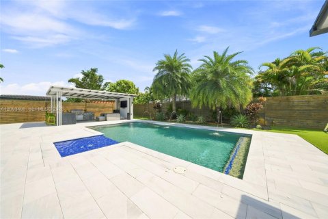 Casa en venta en Miami, Florida, 4 dormitorios, 229.56 m2 № 2382712 - foto 10