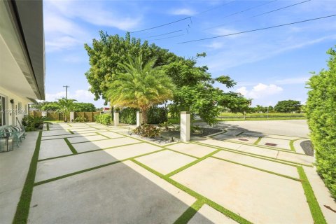 Casa en venta en Miami, Florida, 4 dormitorios, 229.56 m2 № 2382712 - foto 4
