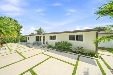 Casa en venta en Miami, Florida, 4 dormitorios, 229.56 m2 № 2382712 - foto 3