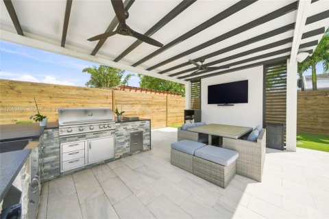 Casa en venta en Miami, Florida, 4 dormitorios, 229.56 m2 № 2382712 - foto 17